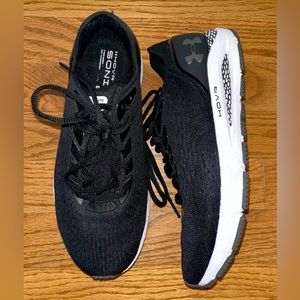Women’s Under Armour Black Sneakers size 7.5